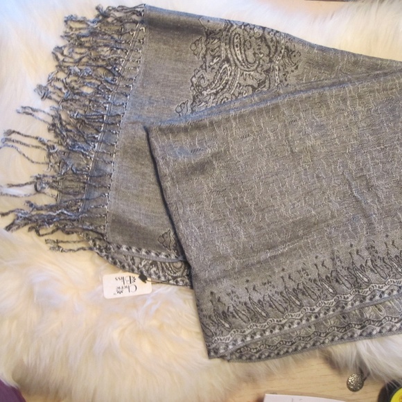 grey fashion scarf with paisley design NWT (box13) - Picture 2 of 5